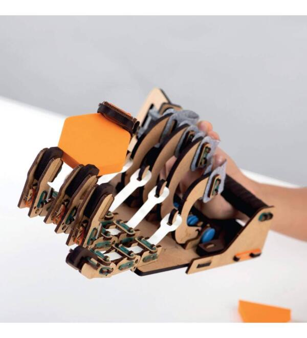 Mechanical Hand Toy - Image 2